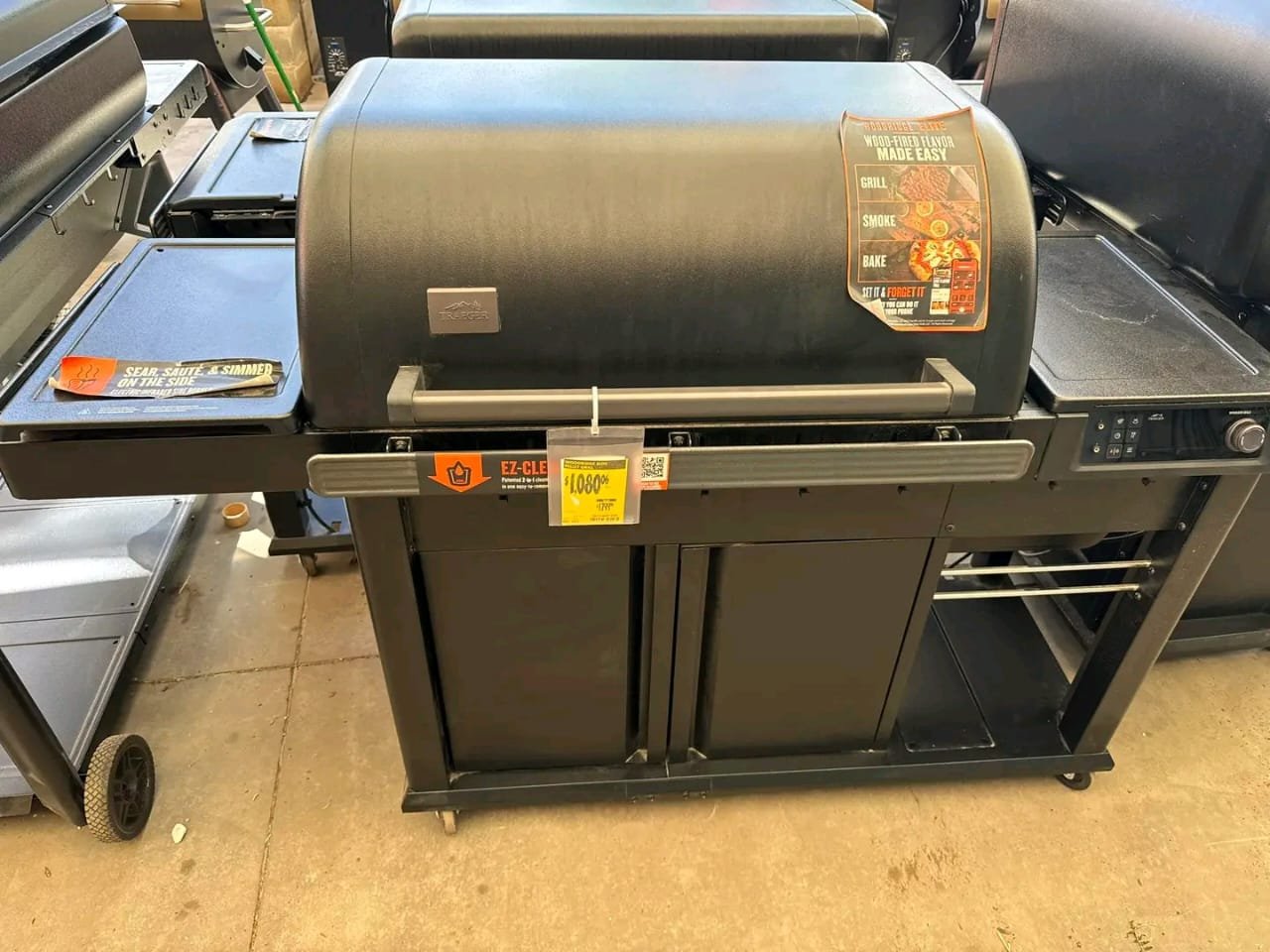 Woodridge Elite Pellet Grill Cooking Surface restaurant gyros grill