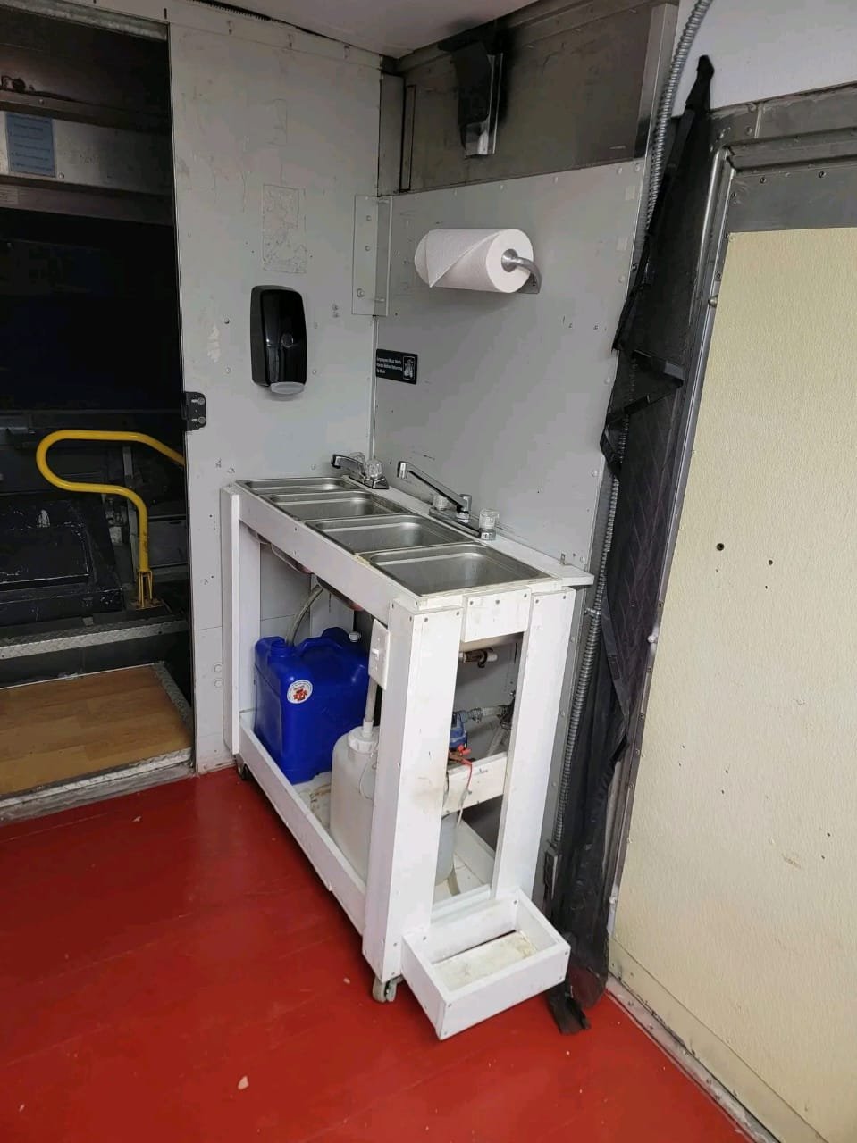 3-Bay Sink – Food Truck Kitchen