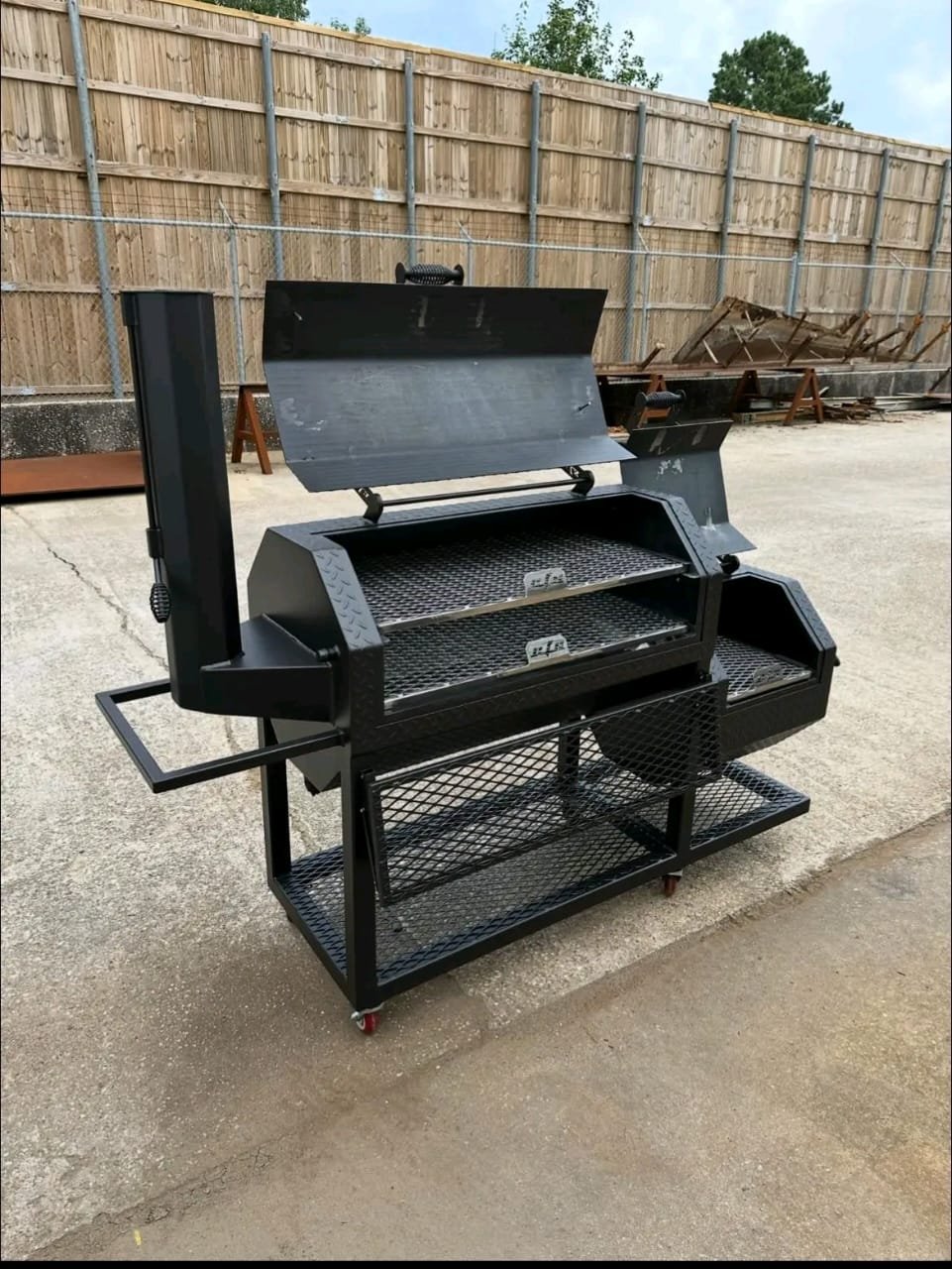 BM20 Smoker with Folding Side Table