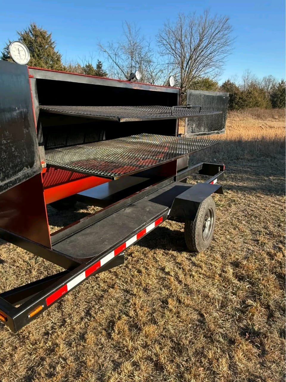 Offset Smoker Cooking Chamber and Firebox