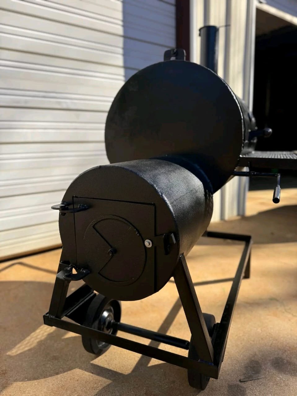 Firebox Detail – Charcoal Grill and Smoker Combo