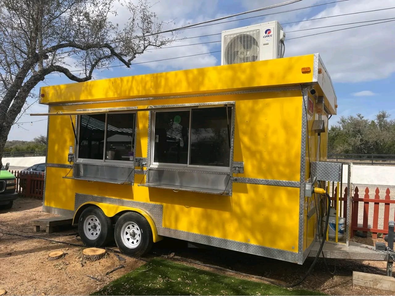 Front Service Window – Food trailer food van