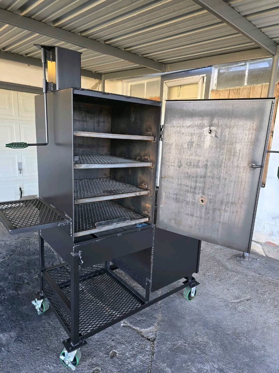 wood smokers Open Door Interior – 24x40 Vertical Smoker