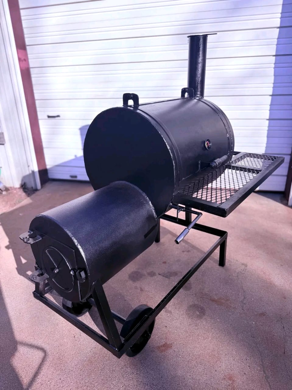 Side Profile – Charcoal Grill and Smoker Combo