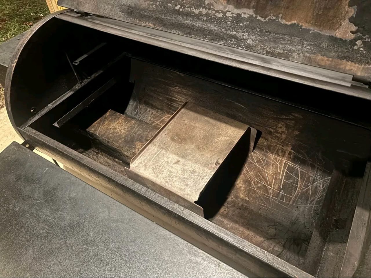 Interior Cooking Chamber – Pellet Smoker