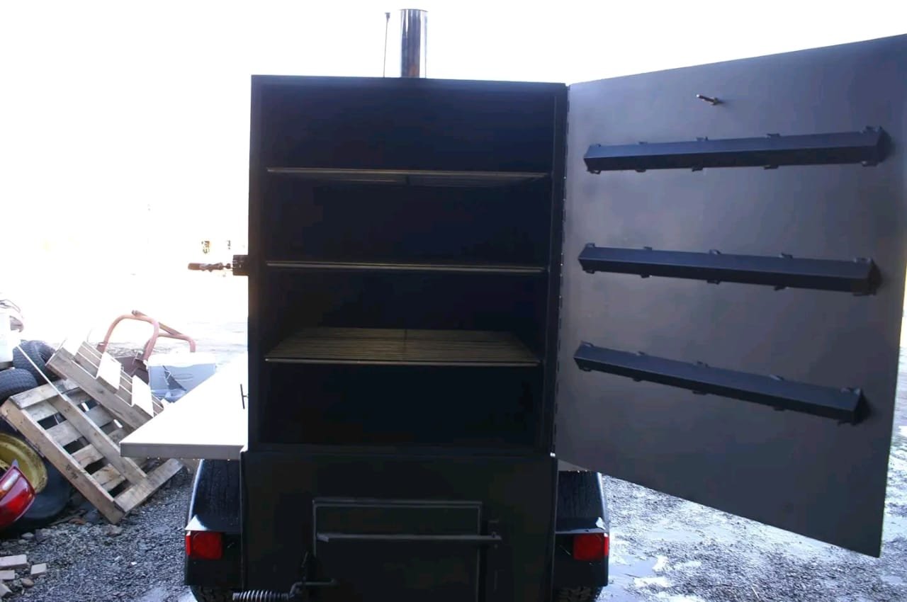 Dual Rack Interior – 400 Gallon Reverse Flow Smoker