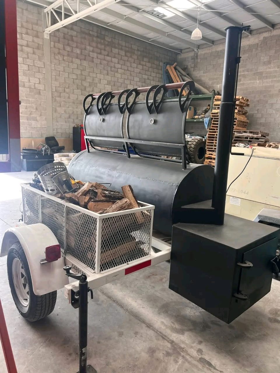Dual Hinged Lid Design – Barrel Smoker