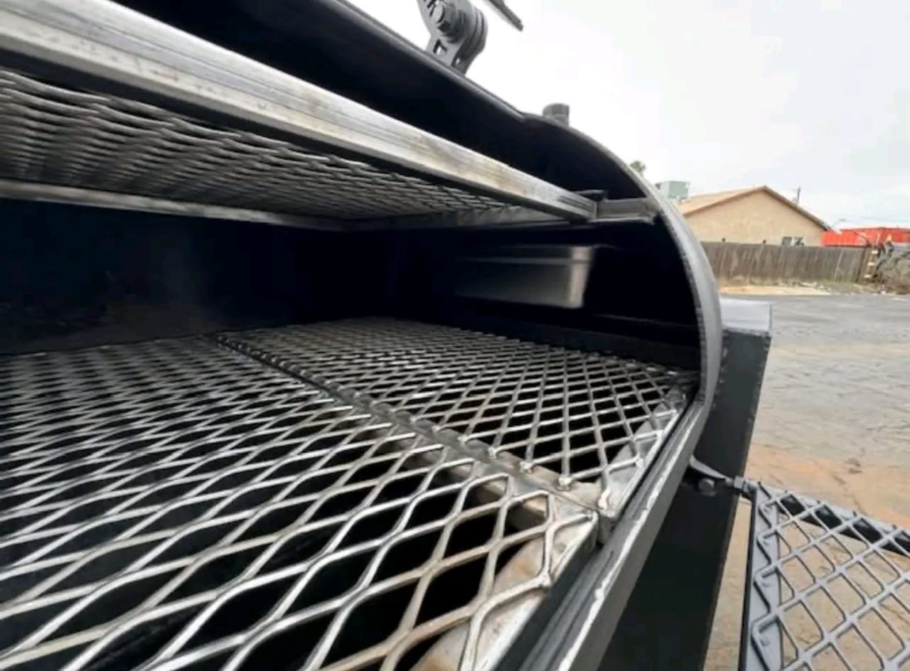 Removable Upper and Lower Cooking Grates