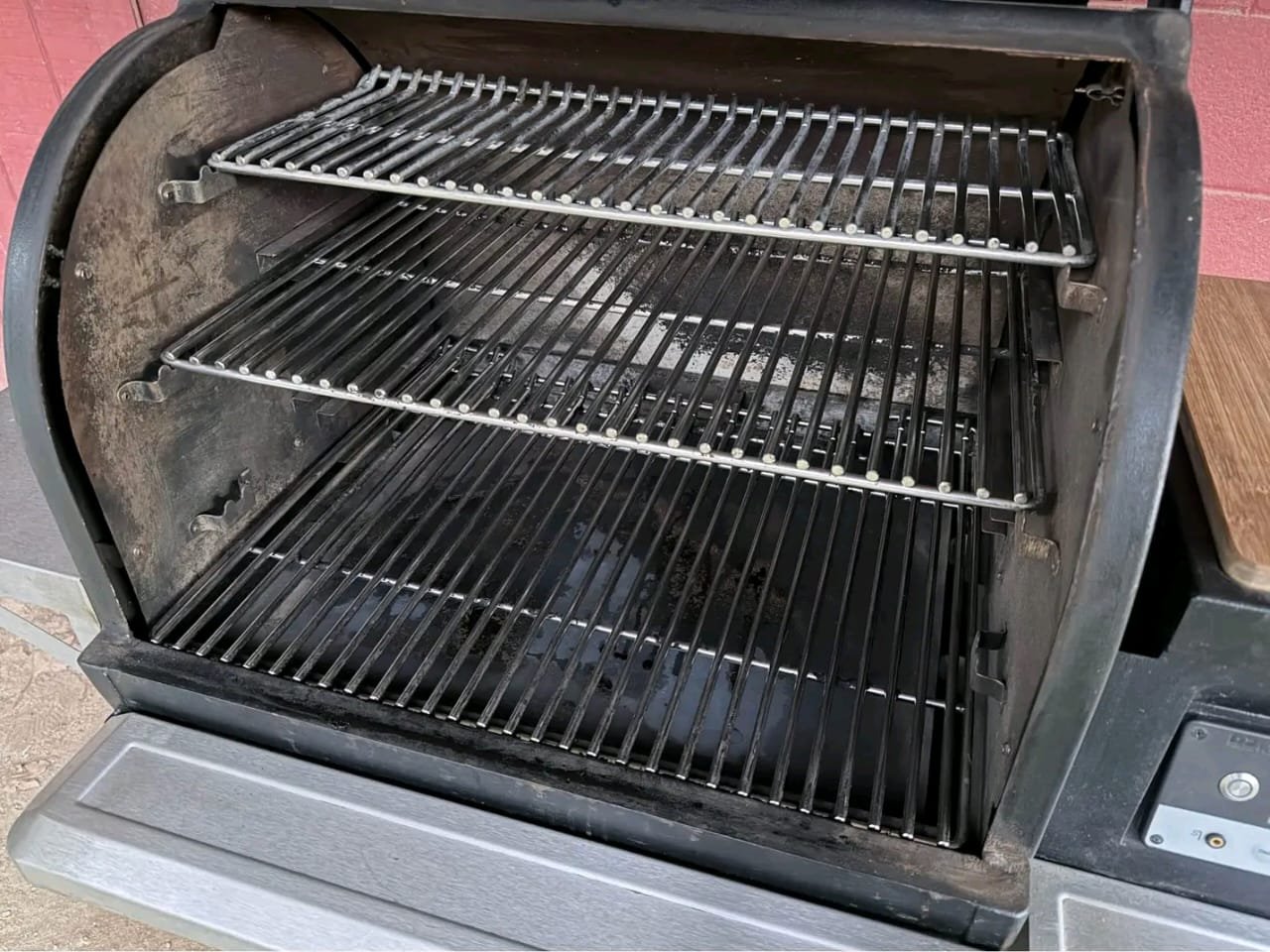 Insulated Interior and Cooking Grates – Timberline 850