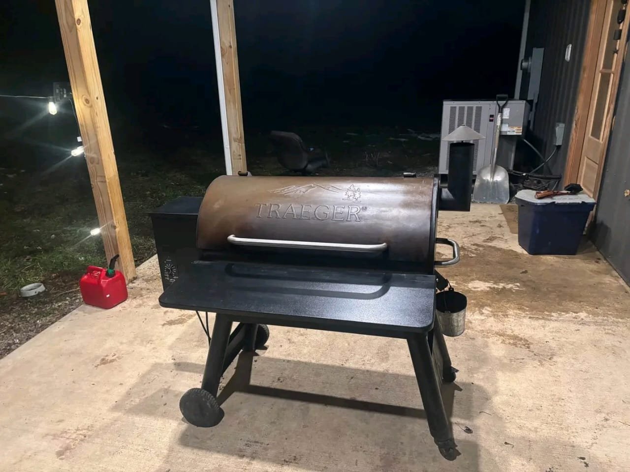 Side Profile – Pellet Smoker with Hopper System